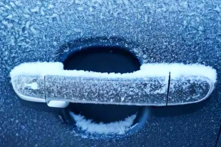 Jak Odblokować Zamki w Drzwiach Samochodu? Sprawdzony Trik Mojej Babci! 🚗🔑