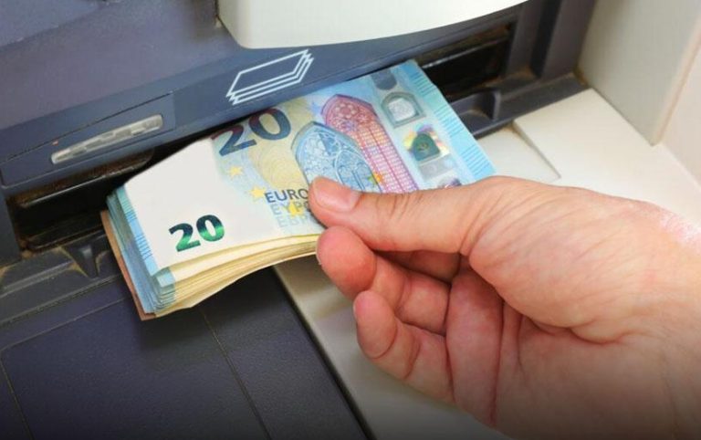 Jak wypłacić pieniądze z bankomatu bez użycia karty bankowej