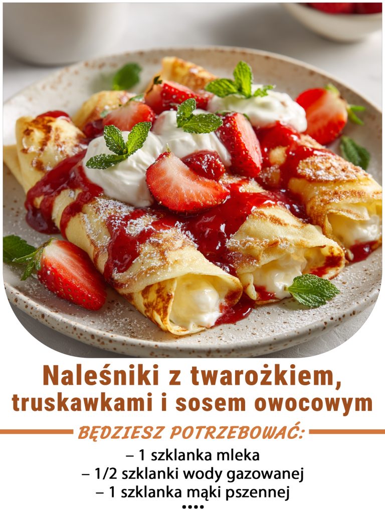 Naleśniki z twarożkiem, truskawkami i sosem owocowym